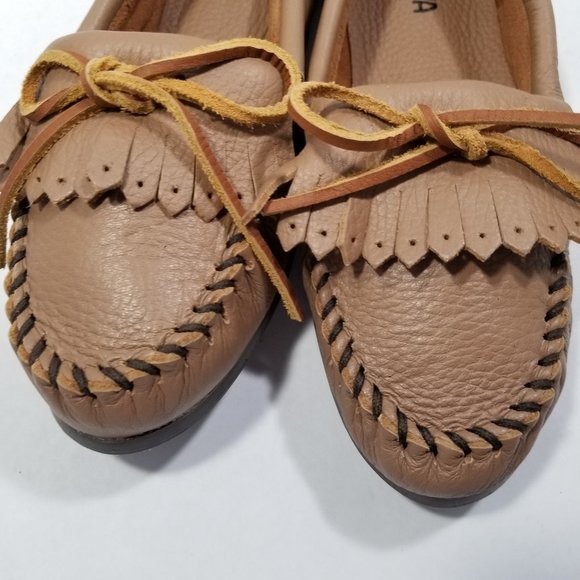Minnetonka Women's Butter Kiltie Moccasin Tan - Picture 2 of 6